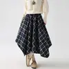 Saia irregular xadrez vintage estilo francês para mulheres, outono 2026 nova saia de comprimento médio com cintura alta e design emagrecedor A14168