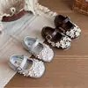 Sapatos de Couro Florais Doces para Meninas 2026 Outono Novo Solado Macio Sapatos Baixos Simples Estilo Coreano Versátil Sapatos de Princesa para Meninas Jovens