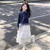 Traje estilo princesa para crianças mais velhas, vestido de bolo com retalhos de renda primavera/outono 2026, padrão de moda estilo coreano, conjunto de cardigã com retalhos color-blocking, moderno