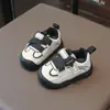 Sapatos de Caminhada Estilosos para Bebê 2026 Primavera/Outono Nova Moda Tênis Esportivos Infantis Sapatos para Exterior Sapatos Casuais Versáteis para Bebê