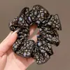 Nuevos coleteros florales de otoño e invierno, mismo estilo que los vendidos en Dongdaemun, Corea del Sur; venta al por mayor de scrunchies de tela de alta calidad para mujer