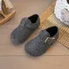 Zapatos Birkenstock para niños zapatos para niñas zapatos de algodón zapatos de peluche 2026 nuevos mocasines de otoño e invierno con forro polar para abrigar