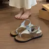 Sandalias de Nicho con Diseño de Cuña Verano 2026 Estilo Coreano Personalidad Retro Hebilla Metálica Sandalias Romanas de Dedo Goma para Mujer
