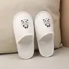 Pantuflas Desechables para Niños, Hotel de Alta Gama B&B Patrón de Dibujos Animados para Niños Pantuflas de Algodón Perlado y Vellón de Coral