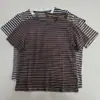 Camiseta de outono nova, casual, listrada, de manga curta, respirável, para uso diário, para mulheres, adequada para o trajeto ao trabalho, com gola redonda, corte solto, top versátil e que afina