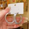 Aretes de Aro Redondos de Metal Retro Europeo y Americano de Geometría Exagerada con Dibujo de Alambre Aretes Sentido Avanzado Viento Frío Nicho Joyería para la Oreja