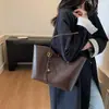 Bolso de hombro retro de color liso de moda 2026, gran capacidad, bolso tote simple y elegante para el trabajo, y un bolso versátil para llevar debajo del brazo