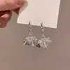 Rama Plateada RocíoEstilo Francés Fresco y Elegante Pendientes de Perlas de Algodón Perlado Transparentes con un Diseño de Nicho y un Sentido de Sofisticación