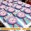 Fornecimento Transfronteiriço de Broches de Corsage de Fita Colorida, Suprimentos para Festa de Aniversário Infantil e Feriados, Broches Personalizados de Folha de Flandres