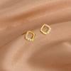 Bajo el árbol baniano Pendientes cuadrados de plata de ley S925 chapados en oro para mujer, pendientes sencillos mitad diamante mitad lisos, pendientes para todo, tendencia
