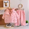 Conjunto Grueso Casual con Forro de Felpa para Niñas 2026 Invierno Nueva Moda Chaleco Cálido Conjunto de Tres Piezas para Bebés Niñas Venta al por Mayor