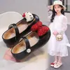 Sapatos de Couro Infantis para Comércio Exterior 2026 Novo Modelo de Primavera Sapatos de Princesa com Laço Versão Coreana Solado Macio Desenho Animado Fofo Sapatos Individuais