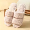 Pantuflas de felpa para mujer de Amazon, pantuflas de algodón gruesas para invierno con suela antideslizante, un artículo popular de comercio electrónico transfronterizo