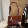 Bolsa versátil transfronteiriça 2026 outono nova moda feminina estilo coreano design de nicho bolsa de ombro sob o braço de alta qualidade
