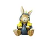 Estatua de conejo de Pascua, esculturas de conejos, figuritas coleccionables de primavera, adorno de conejo hermano con una sudadera con capucha y un pollito en sus manos, decoración de mesa de primavera verano de Pascua, regalo de Pascua, decoración para fiesta
