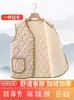Novo Estilo de Colete de Veludo para Outono e Inverno para Mães de Meia-Idade e Idosas, Peça Externa Quente e Perfumada, Colete Estampado Estilo Estrangeiro, Jaqueta de Meia-Idade