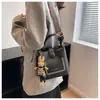 Bolso Retro de Gama Alta para Mujer 2025 Nuevo Estilo Coreano Moda Bolso de Hombro Único Bolso Cruzado Diseño de Nicho Bolso de Mensajero Bolso Cubo