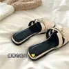 Estilo Old Money Tendência! Sandálias de Verão Ins Estilo Francês Emagrecedoras para Mulheres, Chinelos Planos Respiráveis para Uso Externo