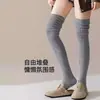 Nuevos calcetines de otoño e invierno para mujer hasta la pantorrilla, calcetines blancos bordados estilo min, calcetines largos deportivos para exteriores estilo ins de moda