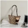 2026 Nova Bolsa Tote de Bolinhas Estilo Coreano Grande Capacidade Moda Retrô Camurça Casual Chique para o Trabalho Bolsa de Ombro Único