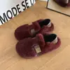 Zapatos planos suaves y acogedores para mujer con una delicada hebilla metálica y forro de felpa, perfectos para ir al trabajo y versátiles para cualquier ocasión, estilo 2026