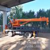 Grúa de ingeniería de cuatro ruedas grúa agrícola autoproporcionada tractor grúa de plataforma camión cuatro no se parece a camión grúa