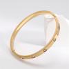 Pulsera Retro Versátil Transfronteriza Chapada en Oro Incrustada con Diamantes para Mujer, Estilo de Lujo Ligero de Gama Alta, Elegantes Accesorios de Pulsera de Acero de Titanio