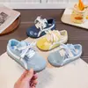 Zapatos para Niñas Primavera y Otoño 2026 Estilo Nuevo Zapatos de Lona Niños Suela Suave Zapatos Deportivos Niños Medianos y Grandes Niñas Estudiantes Zapatos Antideslizantes