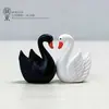 Adornos de Paisajismo Micro-Paisaje, Suministros para Hornear, Adornos para Decoración de Pasteles, Pareja de Anime Cisne Blanco y Negro Adornos de Micro-Paisaje