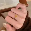 Anillo de Flor de Rosa Cepillada Dorada con Pedrería para Mujer Diseño de Nicho ins Versátil Sensación de Alta Gama Retro Lujo Ligero Anillo para Dedo Índice