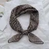 Pañuelo Cuadrado Pequeño de Flor de Anacardo y Paisley para Mujer Estilo Casual Europeo y Americano Versátil Pañuelo Protector Solar Pañuelo para Fotos de Viaje Algodón y Lino Delgado