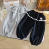 Calça lanterna casual para meninas, nova coleção de outono 2026, calça de comprimento no tornozelo com acabamento em renda para bebês, peça de outer wear estilosa e da moda