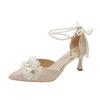 2025 Nuevo Cinturón de una palabra Zapatos huecos Zapatos de tacón grueso de boca baja para mujer Zapatos de boda nupciales de diamantes de imitación Zapatos individuales