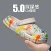 Chinelos para Meninos Sapatos com Furos 2024 Novo Verão Infantil Antiderrapante Desodorante Sandálias Sola Macia Para Usar Fora Calçados de Praia para Meninos
