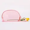 La Bolsa de Cosméticos Transparente es Colorida y Moderna. Puede sostener cosas pequeñas y es muy conveniente de llevar en la mano. Se Puede Personalizar Según los Dibujos