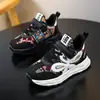 Zapatos deportivos para niñas, nuevo modelo de primavera, zapatos casuales ligeros antideslizantes de suela blanda para niños, zapatillas para correr para niños mayores