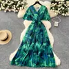 Vestido de Chiffon Estampado Elegante de Verão 2025 Novo Feminino de Alta Qualidade com Alça na Cintura Decote V Manga de Chifre Emagrecedor