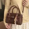 Bolso de gamuza para mujer, nuevo modelo de otoño 2026, bolso de mano vintage de alta gama para el día a día, exquisito bolso de hombro y cruzado