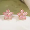 Aogu Nuevos Productos Transfronterizos Nicho Fresco Chapado en Cobre Oro de 18 Quilates Circonita Flor Pendientes para Mujer Mini Exquisitos Pendientes Versátiles