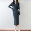 Nueva colección de otoño e invierno: vestido de punto para mujer, 100% lana, cuello redondo, con mangas largas acampanadas, color liso, textura acanalada, efecto adelgazante y longitud por debajo de la rodilla