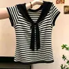 Chal retro de rayas estilo coreano, camiseta de manga corta con cuello en V para mujer, nuevo diseño de verano 2026, adelgazante, top moderno