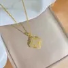 Collar Personalizado de Acero de Titanio con Trébol de Cuatro Hojas Full Diamante para Mujer, Temperamento de Moda, Cadena Clavicular de Lujo Ligero, Circonita de Celebridad de Internet, Joyería de Alta Gama