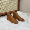Novas botas curtas casuais de couro bovino com zíper traseiro, bico fino, estilo vintage, para outono e inverno 2024, novas para mulheres