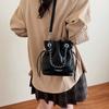 Bolso de Mano con Cadena de Moda Bolso Tote Pequeño para Mujer 2025 Nuevo Bolso Cubo Simple Versátil Bolso para Teléfono de Hombro Cruzado