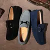 Mocassins masculinos de couro genuíno fosco para venda quente em transmissões ao vivo transfronteiriças, sapatos casuais britânicos para jovens, versáteis, sola macia, modernos