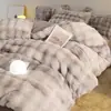 Conjunto de Roupa de Cama de Quatro Peças em Pelo de Coelho de Peso Elevado para Outono e Inverno, Lençol de Elástico em Flanela, Capa de Edredom em Fleece Coral, Estilo Lençol de Elástico em Fleece de Leite