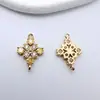 Colgante Flor de Cuatro Pétalos Cuadrada de Circonita Chapada en Oro de Alta Retención de Color Accesorios de Joyería con Borla para Pendientes de Pasador de Pelo Hechos a Mano