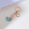 Llavero con borla de resina con letras inglesas de colores del arcoíris, colgante creativo de pegamento de cristal de alta sensibilidad, colgante de joyería
