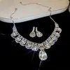 Conjunto de Brincos Quadrados Cravejados de Diamante e Colar de Duas Peças, Fashion, Leve, Colar Luxuoso e de Alta Qualidade, Conjunto de Joias Elegante e Versátil
