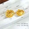 Colgante Redondo Dorado Arena Hueco Carácter de Fortuna con Placa Redonda Patrón de Nube Dorado Chapado en Cobre Tallado, Cadena de Clavícula Ligera de Lujo Versátil Exquisita